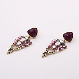 金鳳凰情飾品店 秋冬新風尚，寶石耳釘014閃耀登場